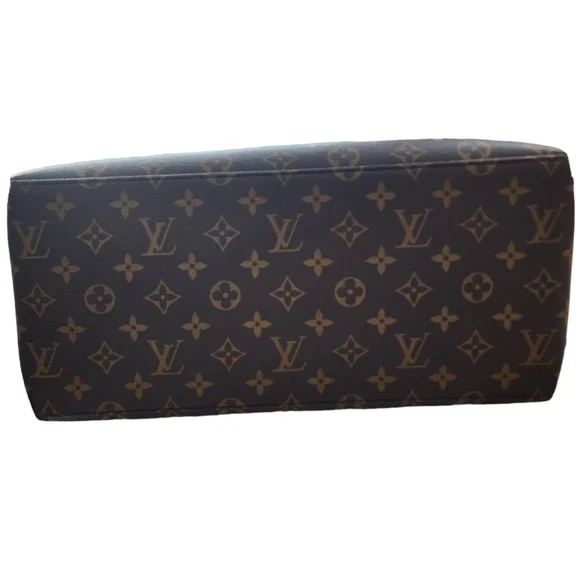 EUC Louis Vuitton Grand Palais - Picture 4 of 7